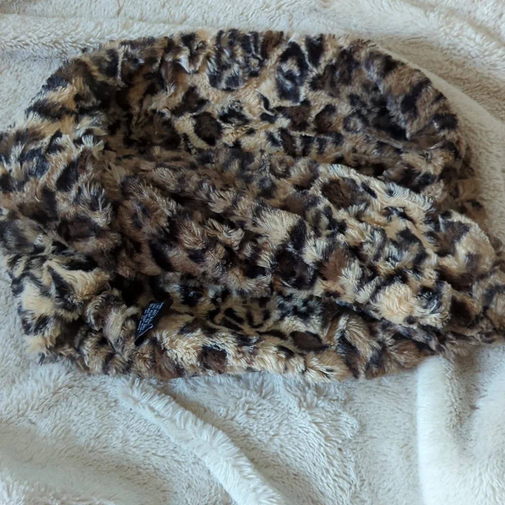 Cheetah Infinity Scarf - Picture 2 of 2